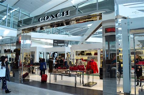 toronto pearson airport stores